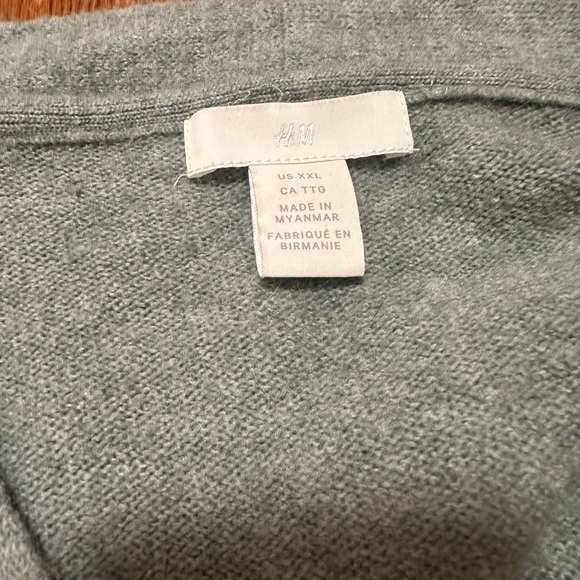 H&M Sweater - Picture 2 of 3